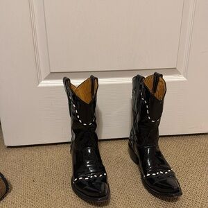 Old Gringo black patent leather cowboys boots. Size 8. Great cond   No scuffs